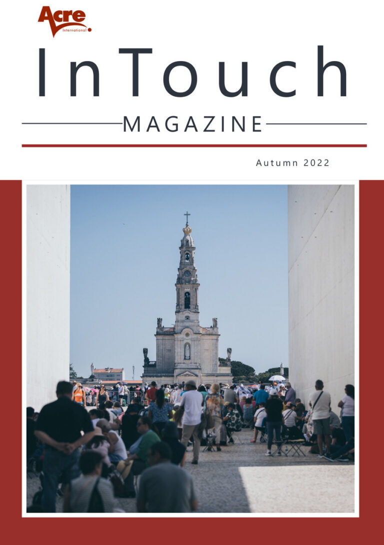 Portada de la revista In Touch, Otoño 2022