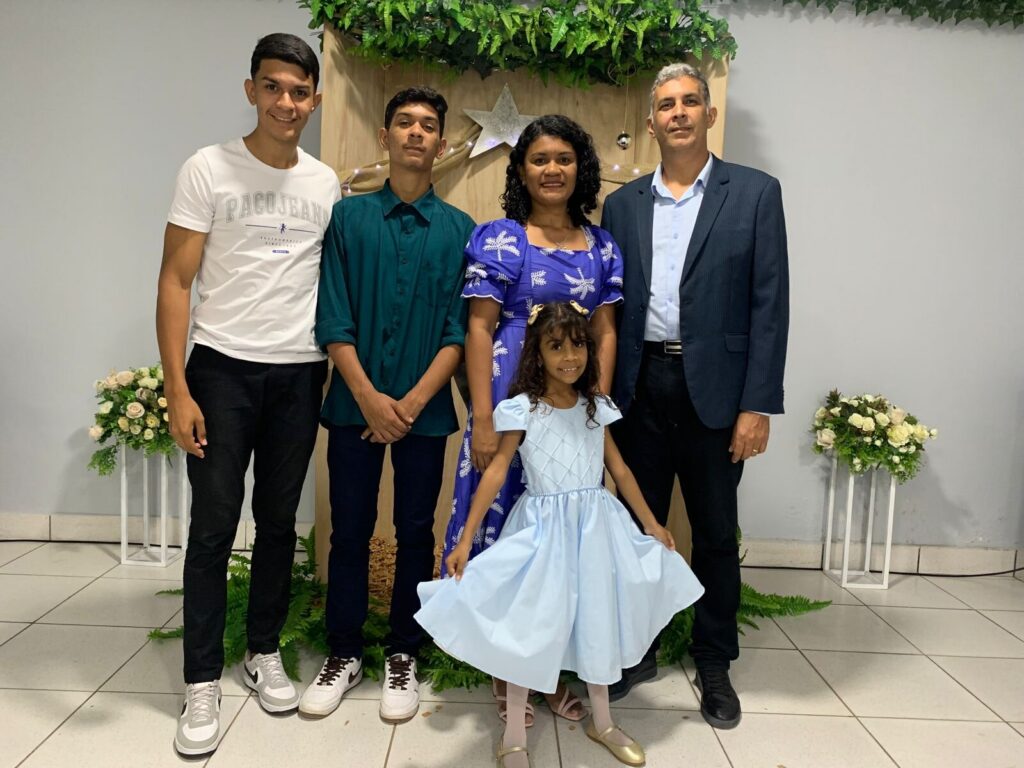 Pastor Ageu Aquino, his wife Riza and their family in Feijó