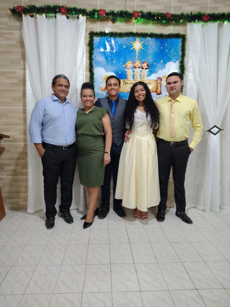 Pastor Carlos Alberto and his wife Merabe with their family in Manoel Urbano