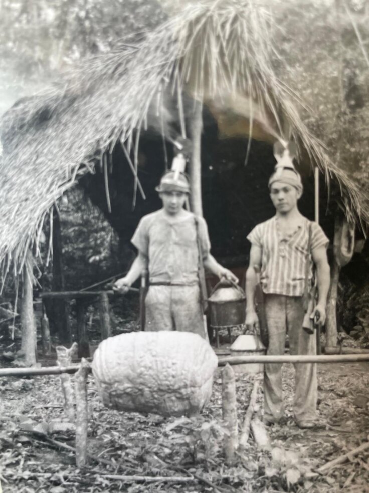 Seringueiros da região na Amazônia, por volta dos anos 1920