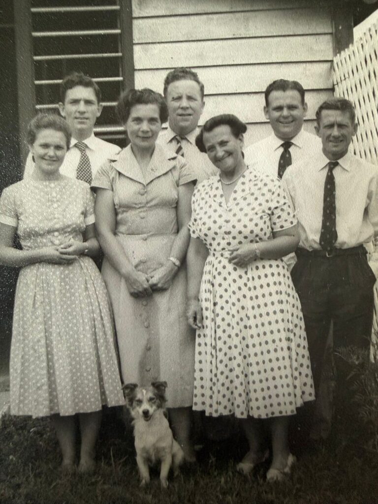 Uma reunião missionária na Amazônia, com James e Dorrie Gunning, Mollie Harvey e Fred Orr